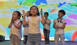 泡泡吧少年最新赛季爆料,新季揭秘，神秘英雄崛起，战火重燃！